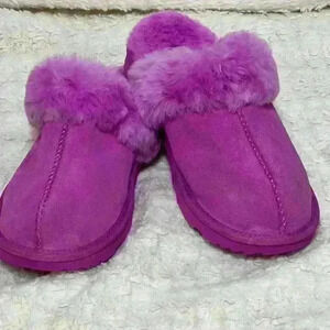 UGG Suede Cozy Shearling Slippers Youth 5 Fit Womens Sz 6.5-7 Purple Ruby Pink